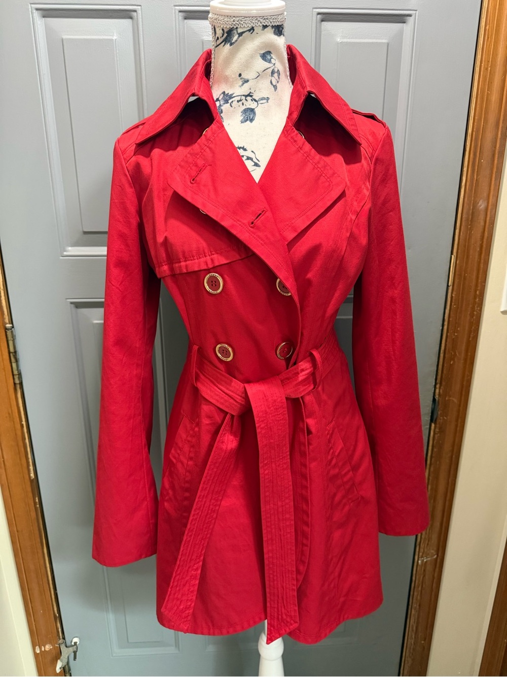 Classic GUESS Red Double Breasted Trench Coat with Belt (small) EUC